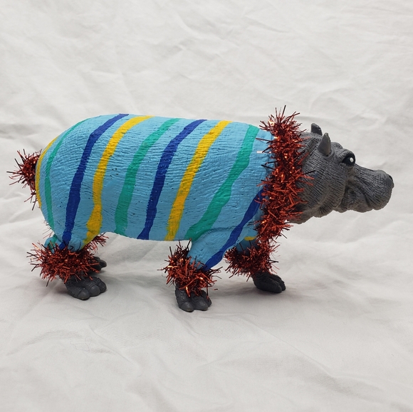 Handpainted Festive House Hippo Figure 5.5 x 2.5 Inches - Picture 7 of 7